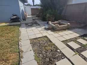 2001 Carfax, Long Beach CA 90815