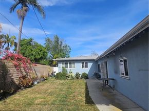 2001 Carfax, Long Beach CA 90815