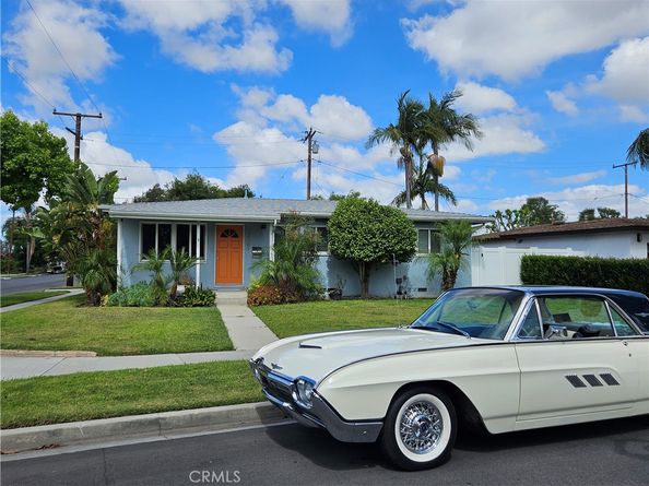 2001 Carfax, Long Beach CA 90815