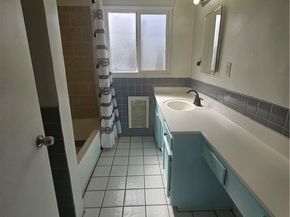 2001 Carfax, Long Beach CA 90815