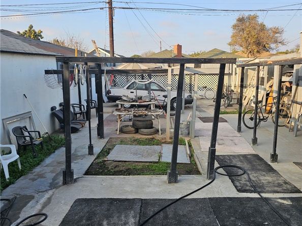 727 E 94th Street, Los Angeles CA 90002