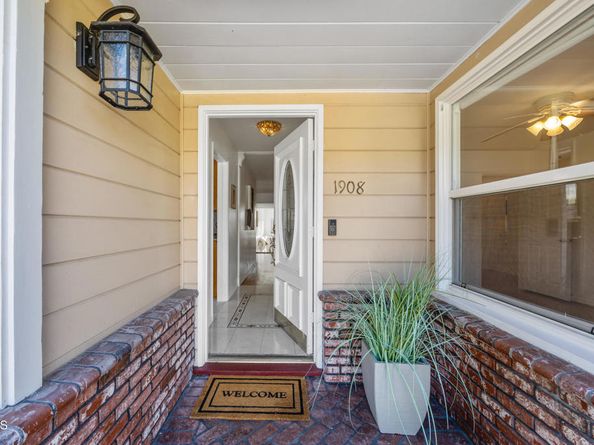 1908 Oakwood Street, Pasadena CA 91104