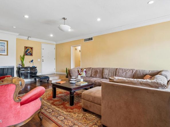 125 S Sierra Madre Boulevard 304, Pasadena CA 91107