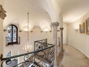 1290 Hillcrest Avenue, Pasadena CA 91106