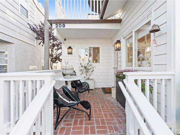 209 Diamond, Newport Beach CA 92662