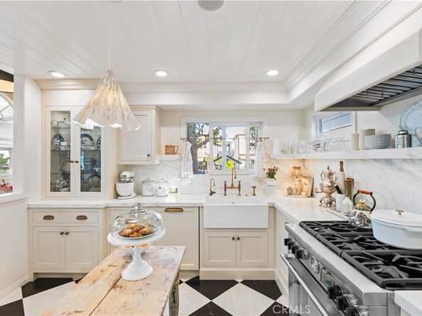 209 Diamond, Newport Beach CA 92662