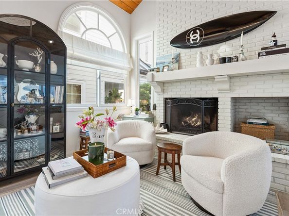 209 Diamond, Newport Beach CA 92662