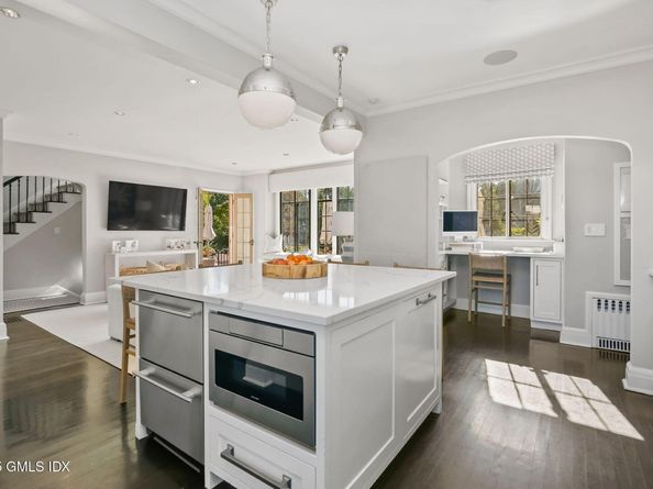 8 Quintard Avenue, Old Greenwich CT 06870