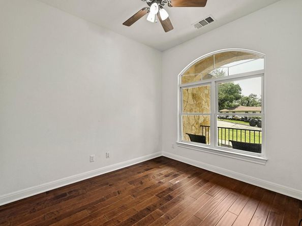 9402 Springwood DR, Austin TX 78750