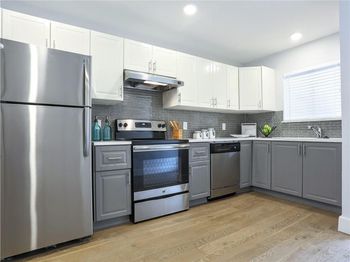 909 Reinli ST