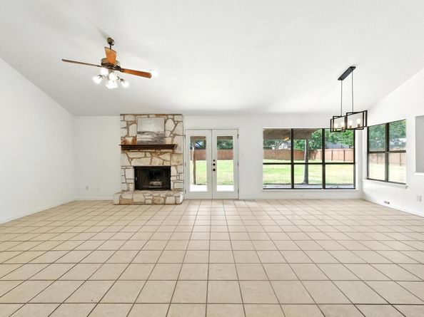1010 Serenada DR, Georgetown TX 78628
