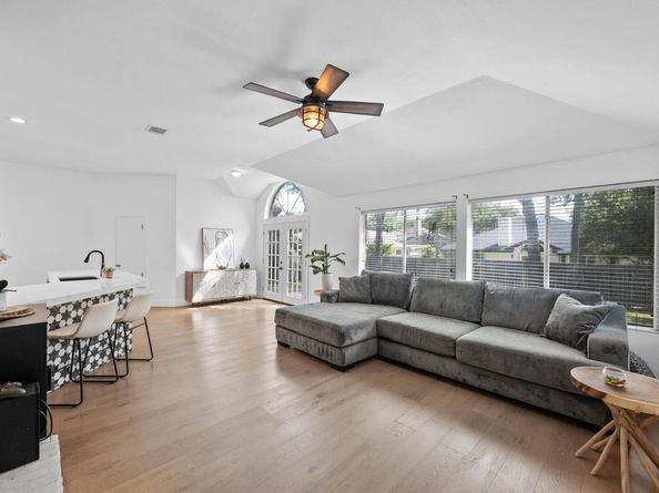 6435 Old Harbor LN, Austin TX 78739