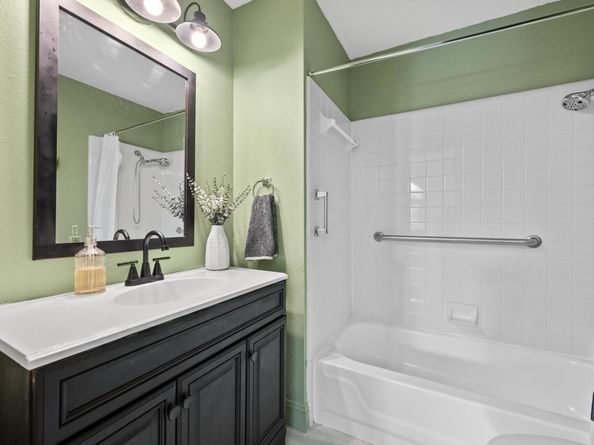 6435 Old Harbor LN, Austin TX 78739
