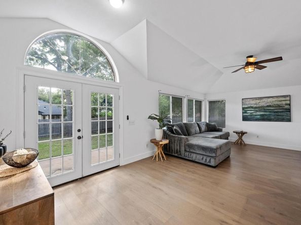 6435 Old Harbor LN, Austin TX 78739