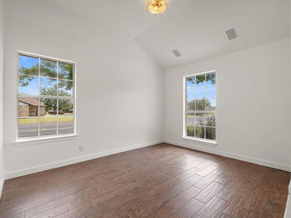 1000 Woodview DR, Georgetown TX 78628