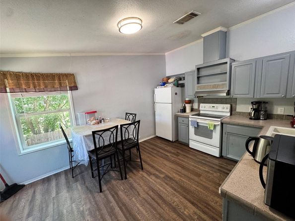 8405 Riverstone DR, Austin TX 78724