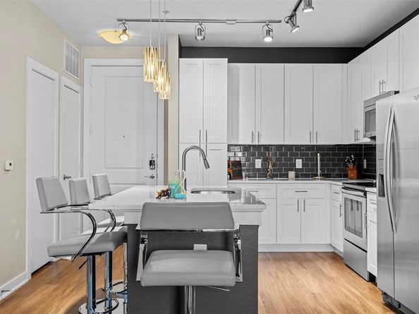 1900 Barton Springs RD 5027, Austin TX 78704