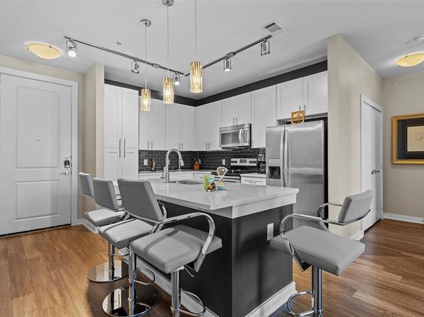 1900 Barton Springs RD 5027, Austin TX 78704