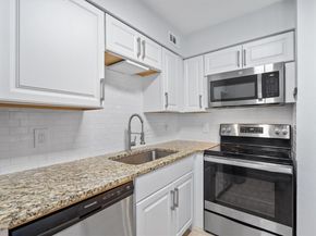 1840 Burton DR 131, Austin TX 78741