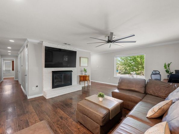 3229 Oak Aly, Austin TX 78745