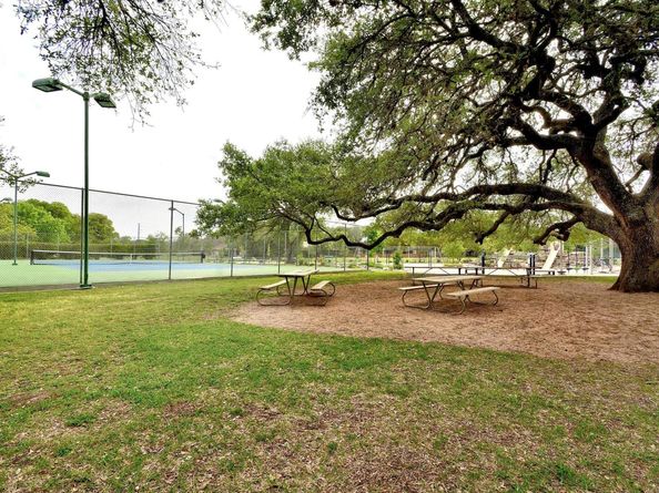 4805 Midoak CIR, Austin TX 78749