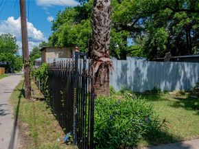 2607 E Cesar Chavez ST, Austin TX 78702