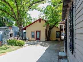2607 E Cesar Chavez ST, Austin TX 78702