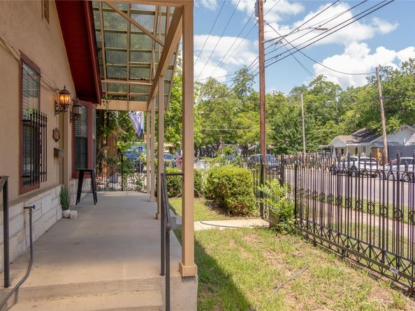 2607 E Cesar Chavez ST, Austin TX 78702