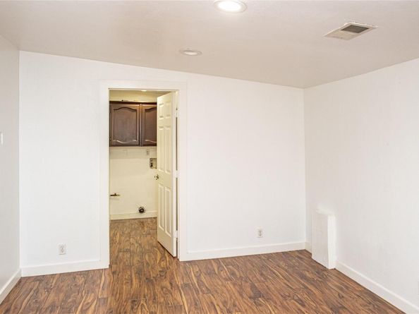 2607 E Cesar Chavez ST, Austin TX 78702
