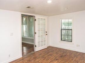 2607 E Cesar Chavez ST, Austin TX 78702