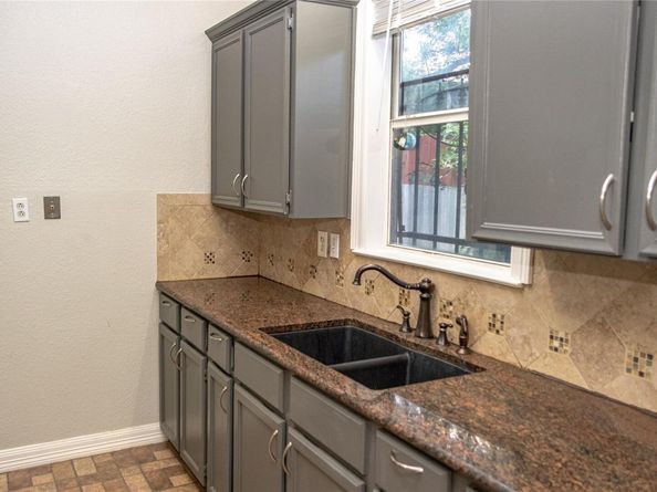 2607 E Cesar Chavez ST, Austin TX 78702