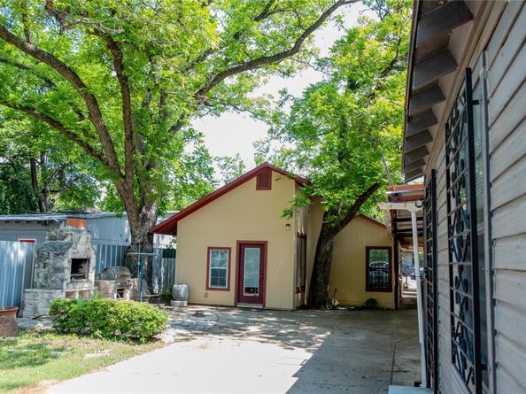 2607 E Cesar Chavez ST, Austin TX 78702