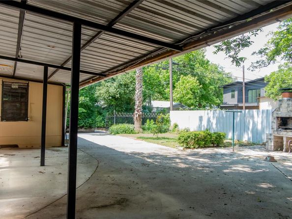 2607 E Cesar Chavez ST, Austin TX 78702