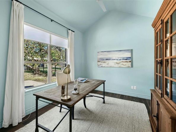 3 Camwood TRL, The Hills TX 78738