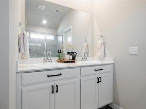 537 Loriner WAY, Liberty Hill TX 78642