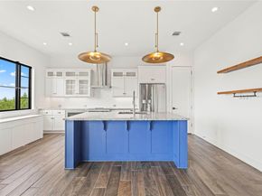 211 Honey Creek CT 6, Austin TX 78738