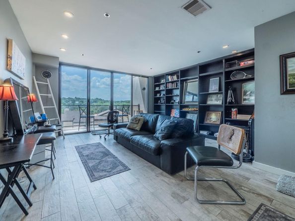 40 N Interstate 35 Highway 4A4, Austin TX 78701