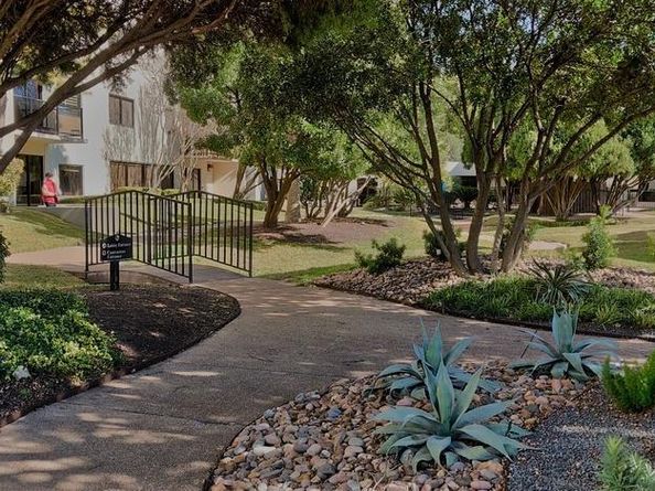 40 N Interstate 35 Highway 4A4, Austin TX 78701