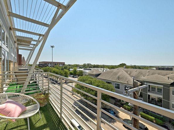 2124 E 6th ST 418, Austin TX 78702