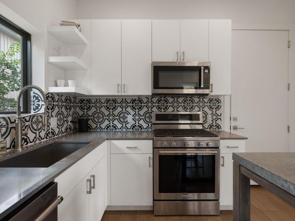2941 E 14th ST 2, Austin TX 78702