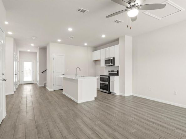 9504 Grapevine Leaf DR, Manor TX 78653