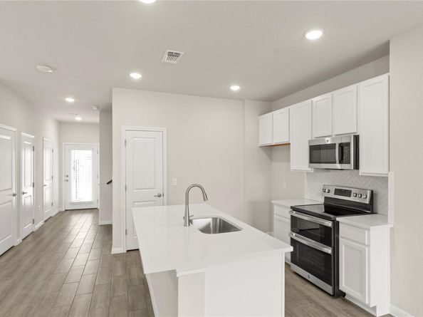 9504 Grapevine Leaf DR, Manor TX 78653