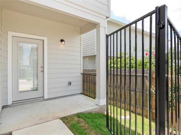 9504 Grapevine Leaf DR, Manor TX 78653