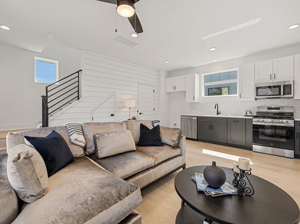 2608 Bristol DR B, Austin TX 78723