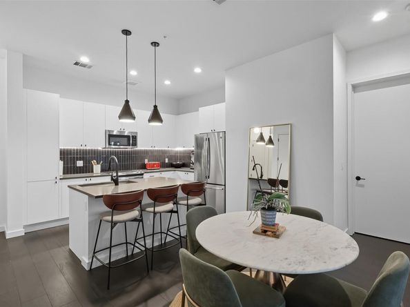 800 Embassy DR 320, Austin TX 78702