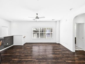 2821 Saville LOOP 21C, Austin TX 78741