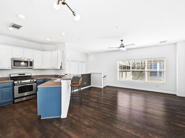 2821 Saville LOOP 21C, Austin TX 78741