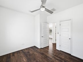 2821 Saville LOOP 21C, Austin TX 78741