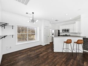 2821 Saville LOOP 21C, Austin TX 78741