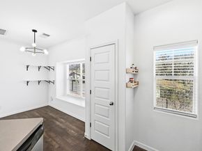 2821 Saville LOOP 21C, Austin TX 78741